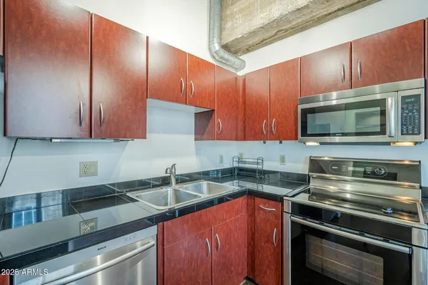 $2,500 | 114 West Adams Street, Unit 1007, Phoenix, AZ 85003
