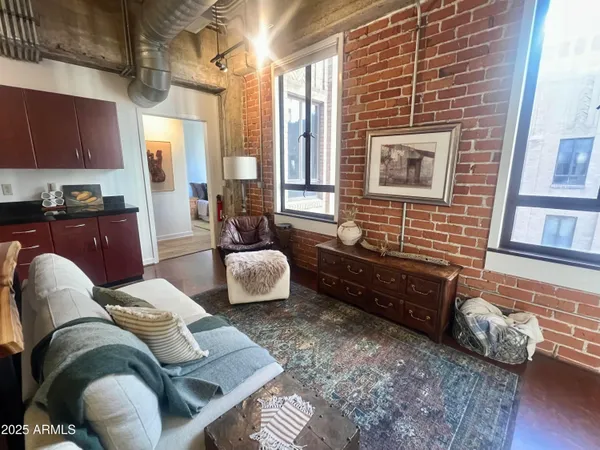 $2,500 | 114 West Adams Street, Unit 1007, Phoenix, AZ 85003