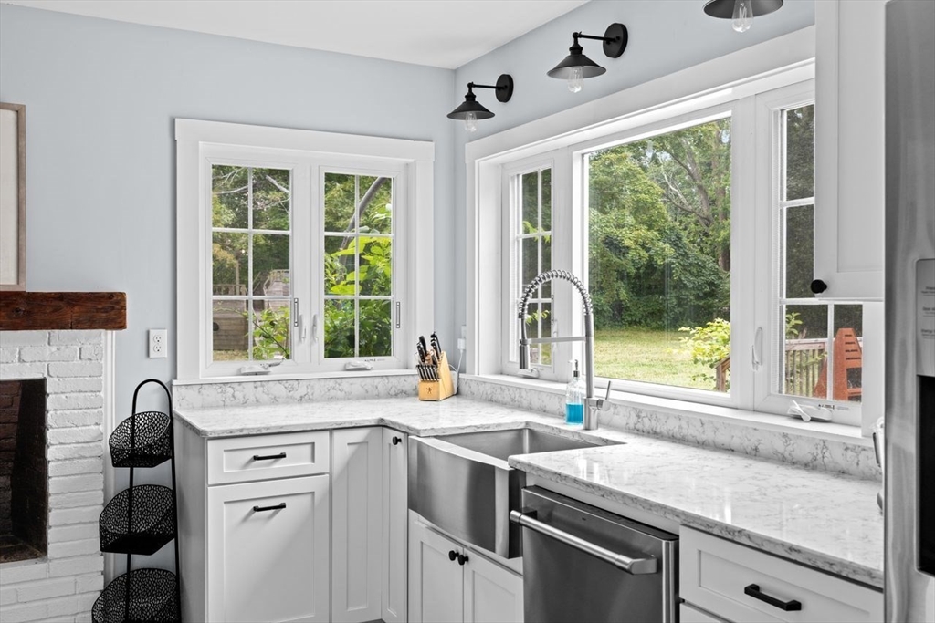 144 Spring Street Marshfield, MA 02050 - Photo 4 of 40 Gallery Image 4