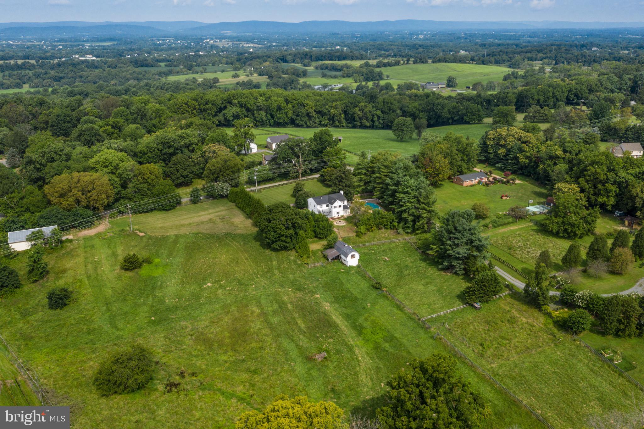 17892 Canby Road Leesburg, VA 20175 - Photo 3 of 54 Gallery Image 3