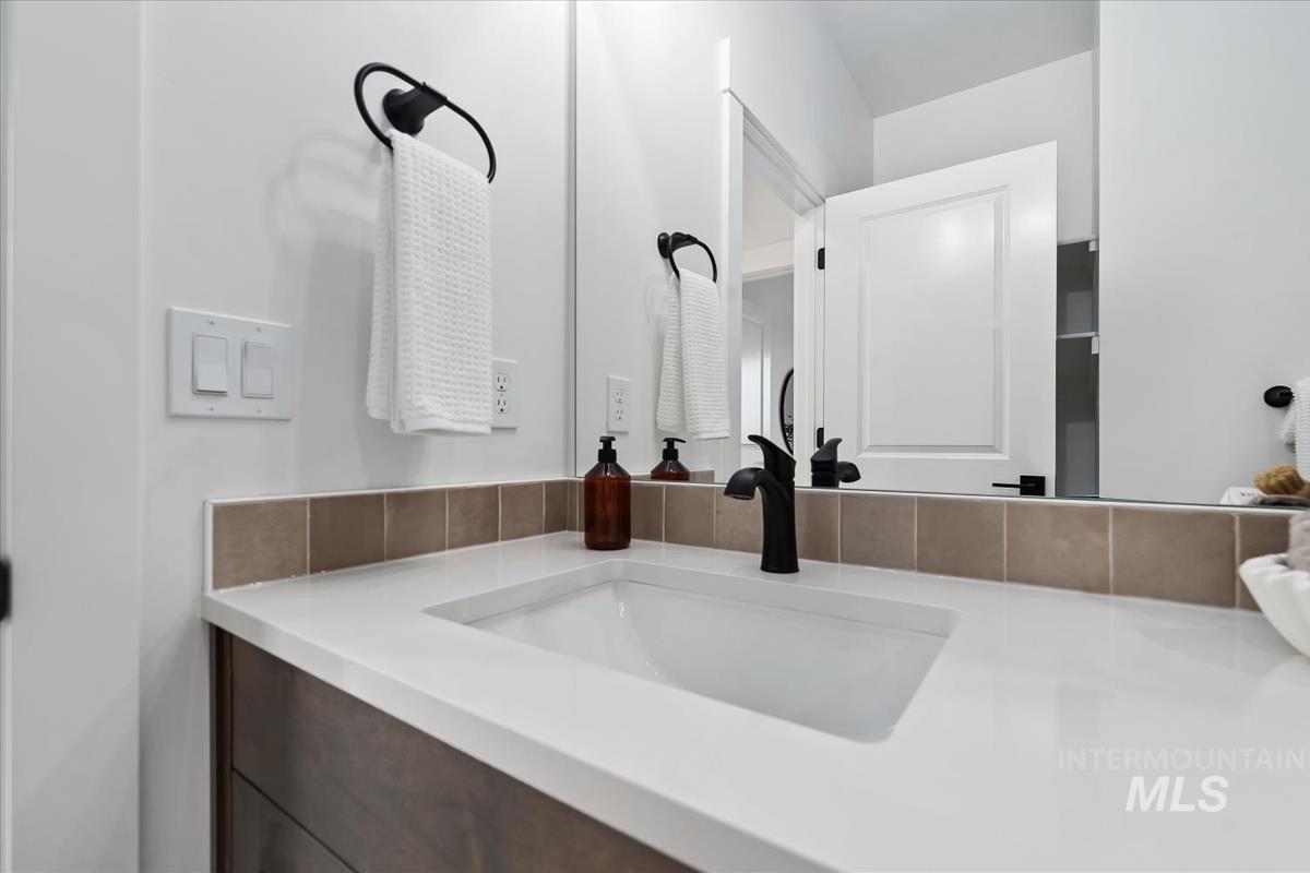 735 South Calhoun Lane Star, ID 83669 - Photo 34 of 47 Bathroom with vanity