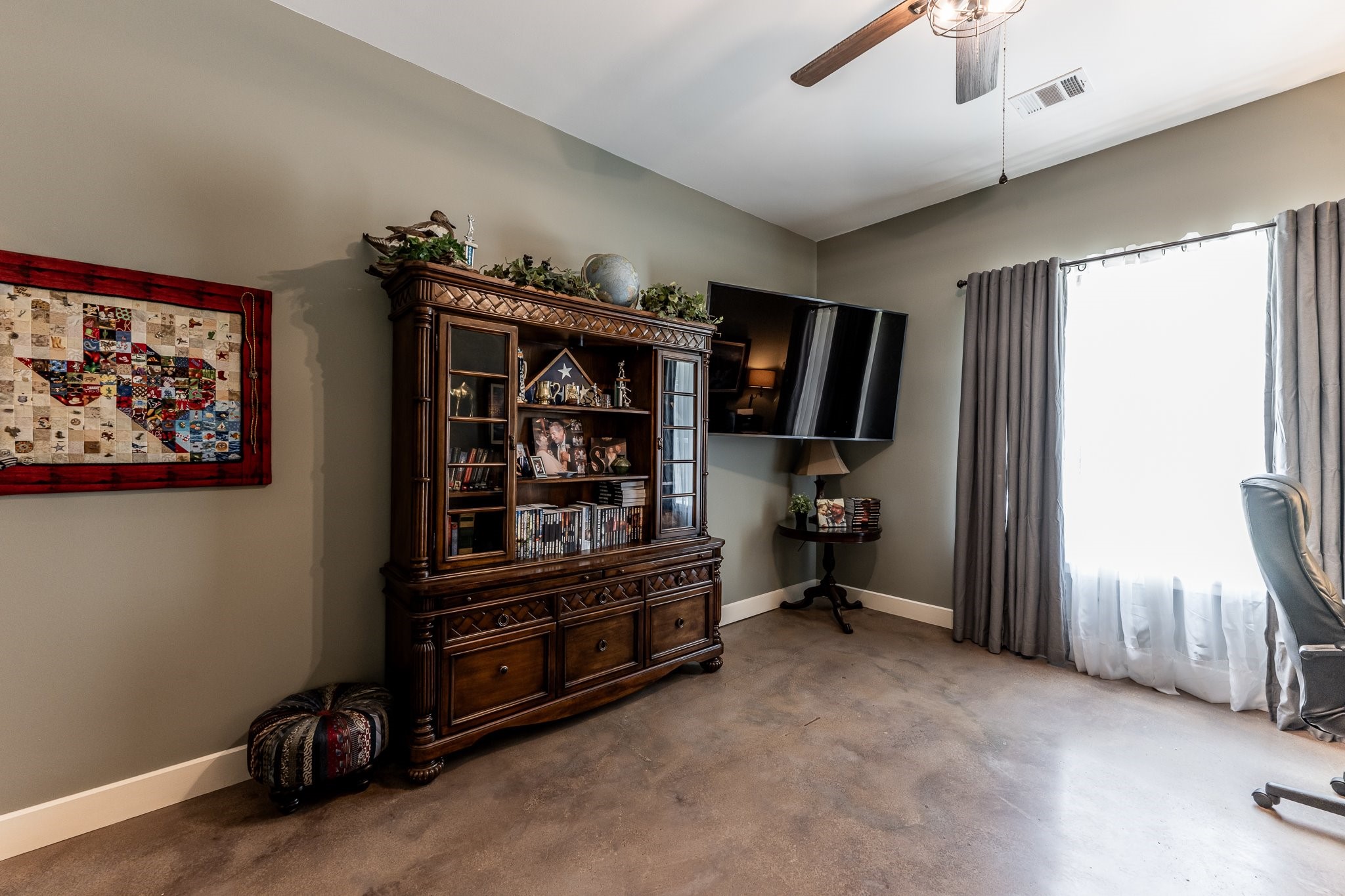 13334 Fultz Road Conroe, TX 77304 - Photo 19 of 49 With stained concrete flooring and flexible layout, this bedroom-turned-office offers a polished space for productivity or relaxation.