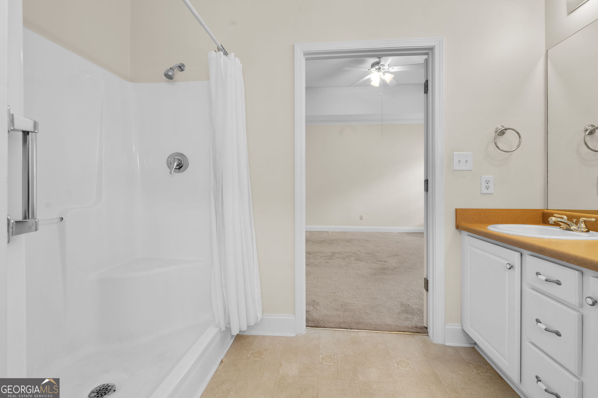 310 Pebble Beach Drive Perry, GA 31069 - Photo 26 of 42 a bathroom with a sink and a mirror