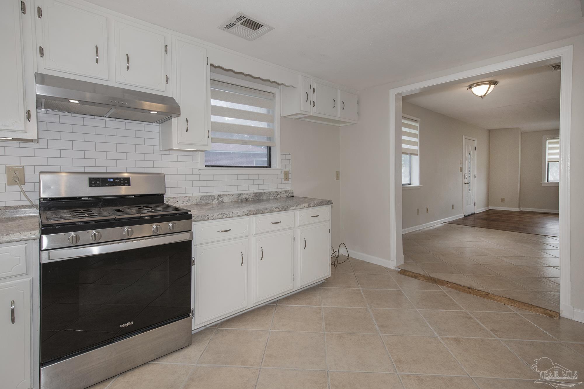 211 Berry Road Pensacola, FL 32507 - Photo 9 of 39