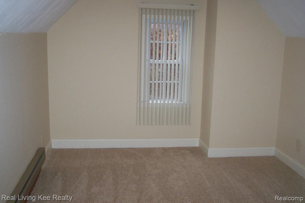 2906 Emmons Avenue Rochester, MI 48307 - Photo 28 of 35 100_6916.jpg