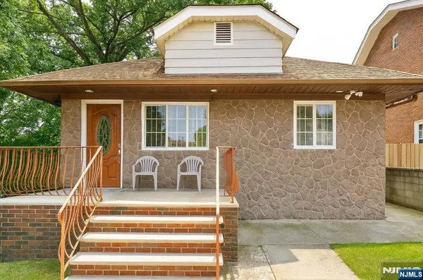 $2,200 | 130 East Edsall Avenue, Palisades Park, NJ 07650