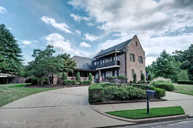 $929,000 | 143 Green Glades, Ridgeland, MS 39157