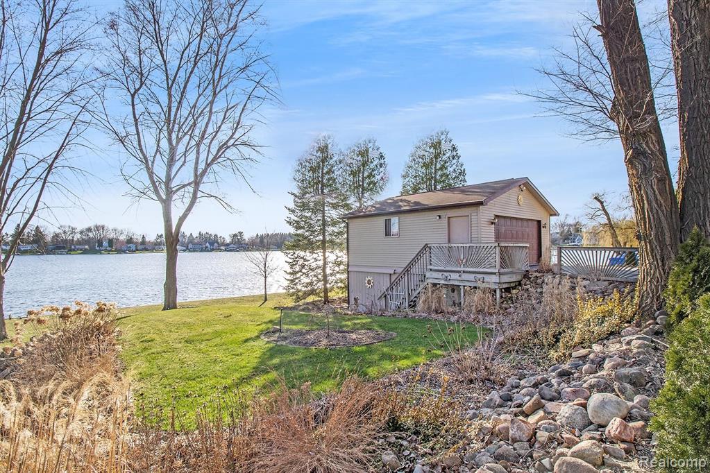 1615 Triangle Lake Road Howell, MI 48843 - Photo 7 of 30