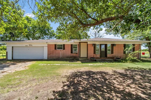 $274,000 | 23301 South State Highway 78, Leonard, TX 75452