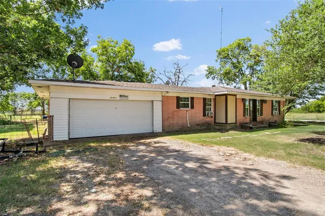 $274,000 | 23301 South State Highway 78, Leonard, TX 75452