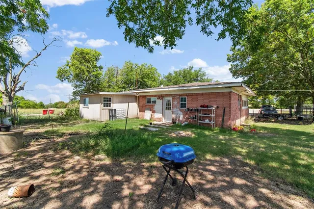 $274,000 | 23301 South State Highway 78, Leonard, TX 75452