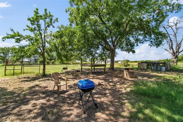 $274,000 | 23301 South State Highway 78, Leonard, TX 75452