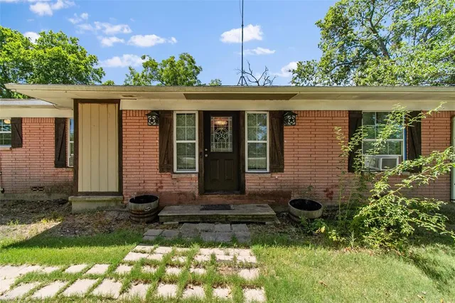 $274,000 | 23301 South State Highway 78, Leonard, TX 75452