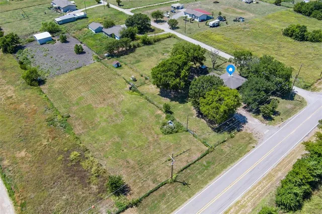$274,000 | 23301 South State Highway 78, Leonard, TX 75452