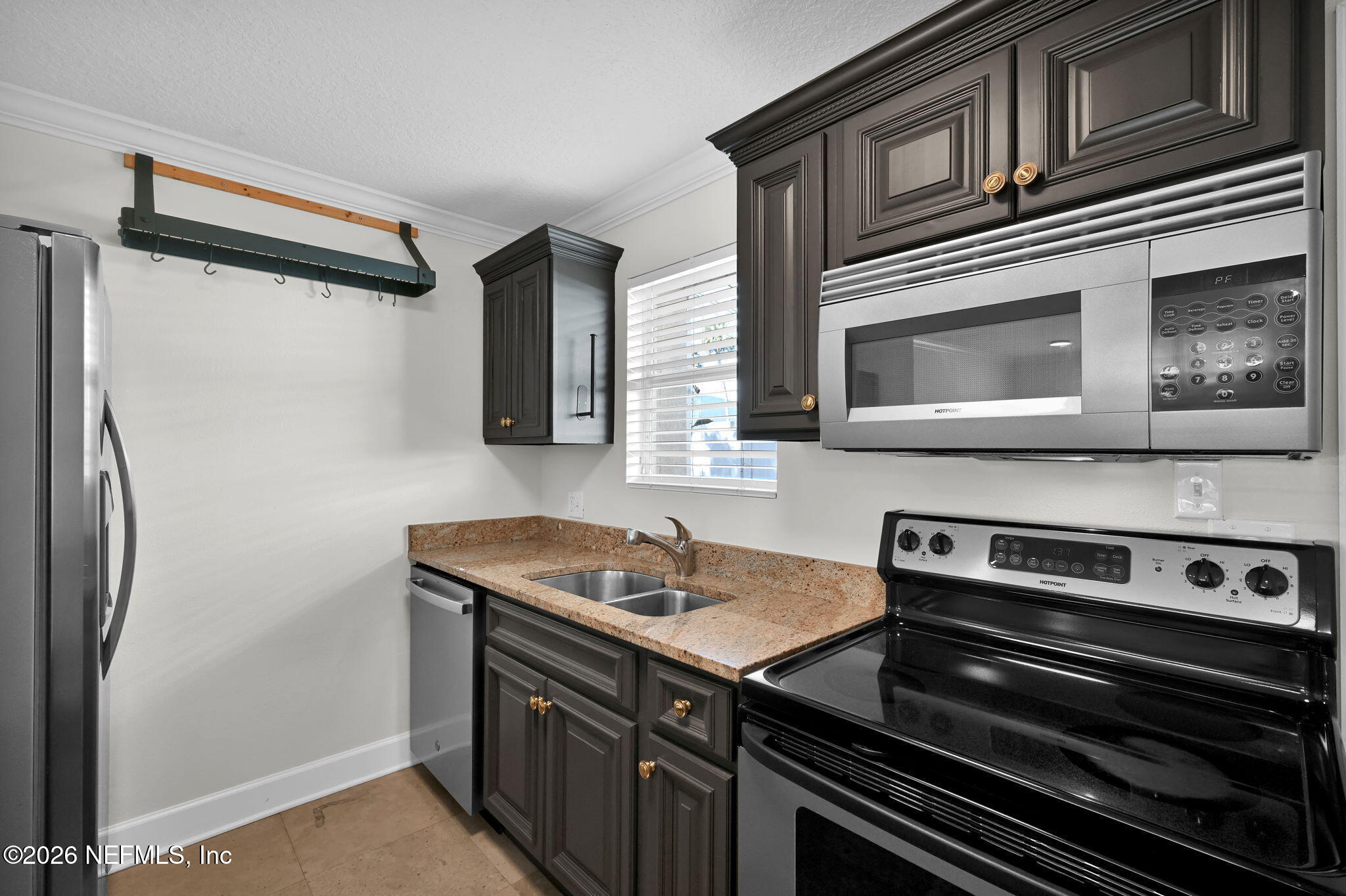 399 Ahern Street Atlantic Beach, FL 32233 - Photo 8 of 31 Kitchen