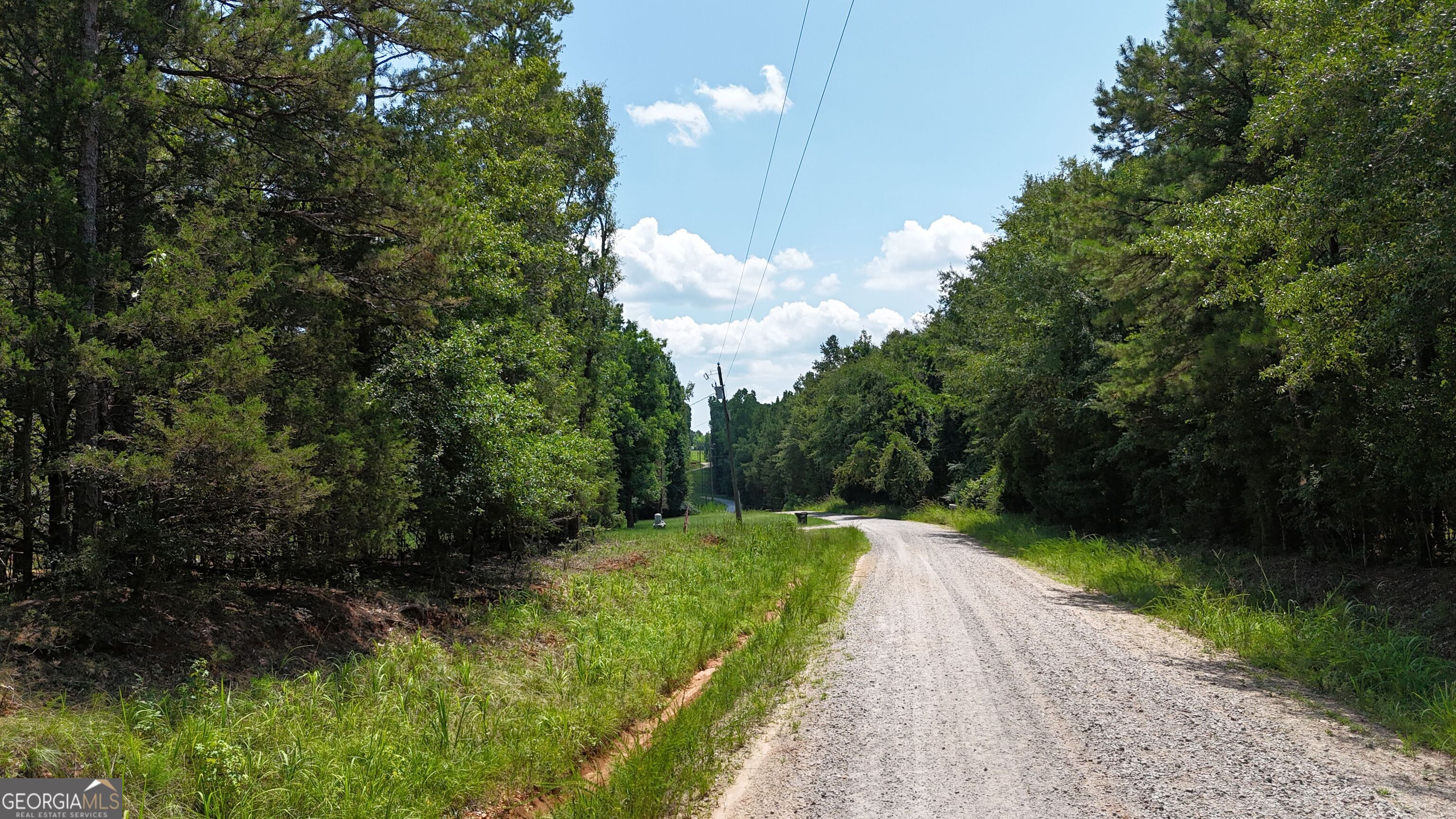 2128 Amberly Road Elberton, GA 30635 - Photo 16 of 26 a view of a pathway with a park