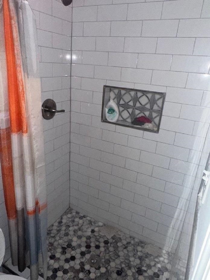 2618 Walnut Road Memphis, TN 38128 - Photo 6 of 6 a bathroom with a shower