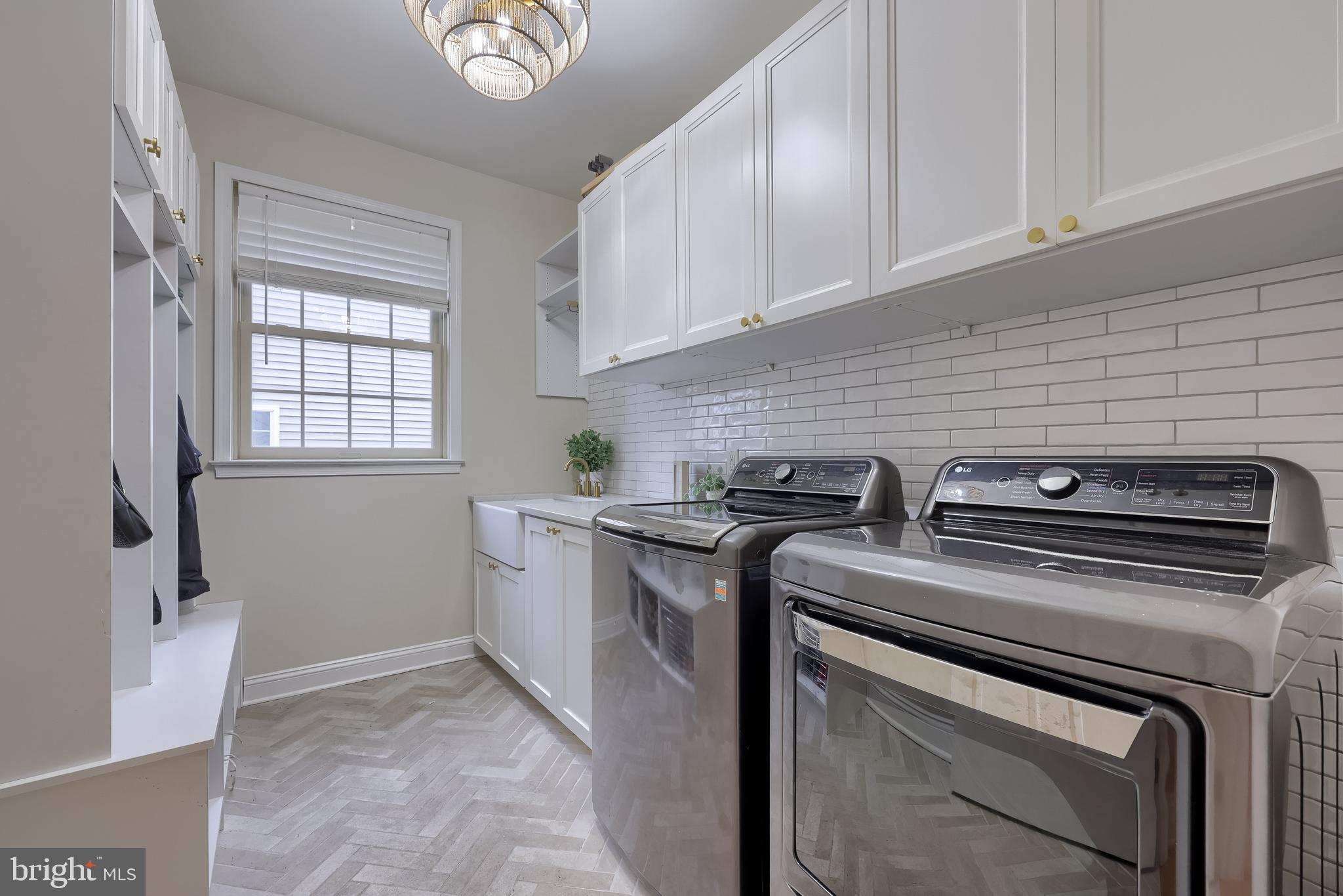 307 Bowyer Lane Lititz, PA 17543 - Photo 28 of 64 Laundry/ Mud Room