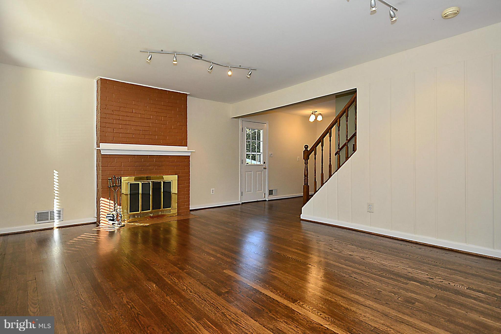 1007 Kerwin Road Silver Spring, MD 20901 - Photo 5 of 26 Living Room