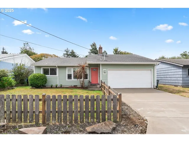 $464,999 | 240 Northeast 10th Court, Newport, OR 97365