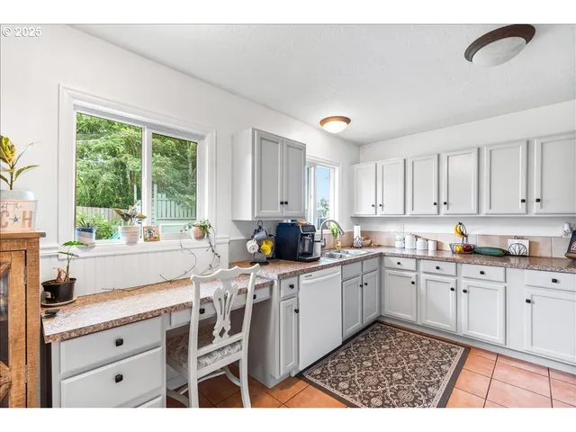 $464,999 | 240 Northeast 10th Court, Newport, OR 97365