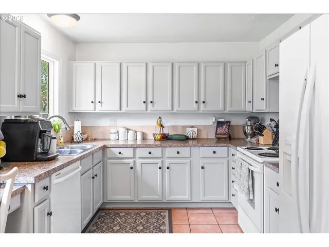 $464,999 | 240 Northeast 10th Court, Newport, OR 97365