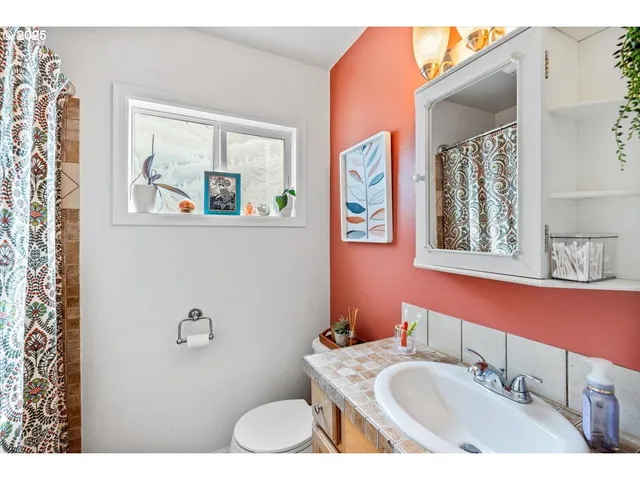 $464,999 | 240 Northeast 10th Court, Newport, OR 97365