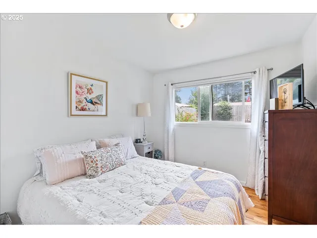 $464,999 | 240 Northeast 10th Court, Newport, OR 97365