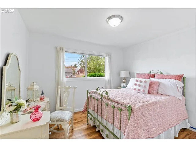 $464,999 | 240 Northeast 10th Court, Newport, OR 97365