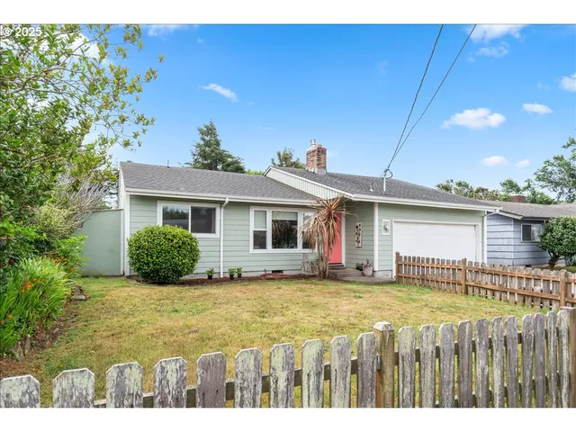 $464,999 | 240 Northeast 10th Court, Newport, OR 97365