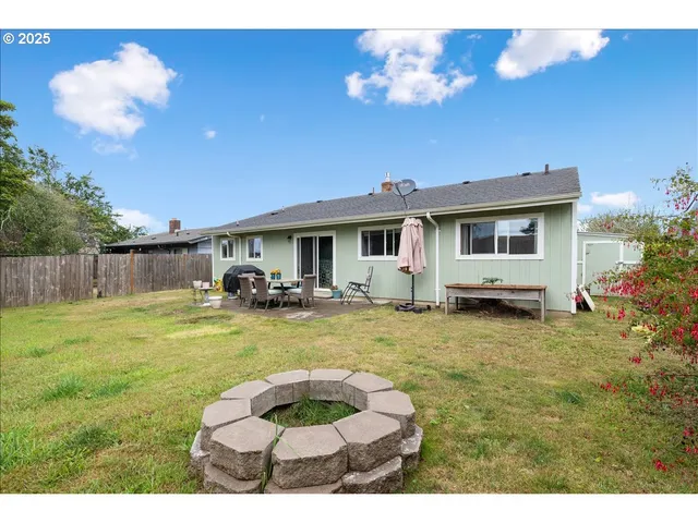 $464,999 | 240 Northeast 10th Court, Newport, OR 97365