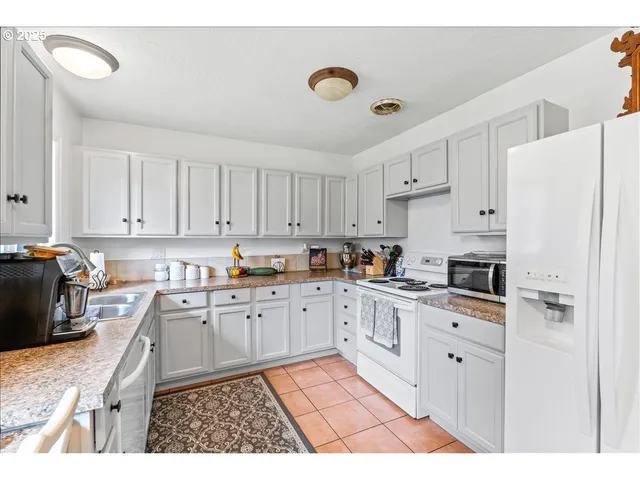 $464,999 | 240 Northeast 10th Court, Newport, OR 97365