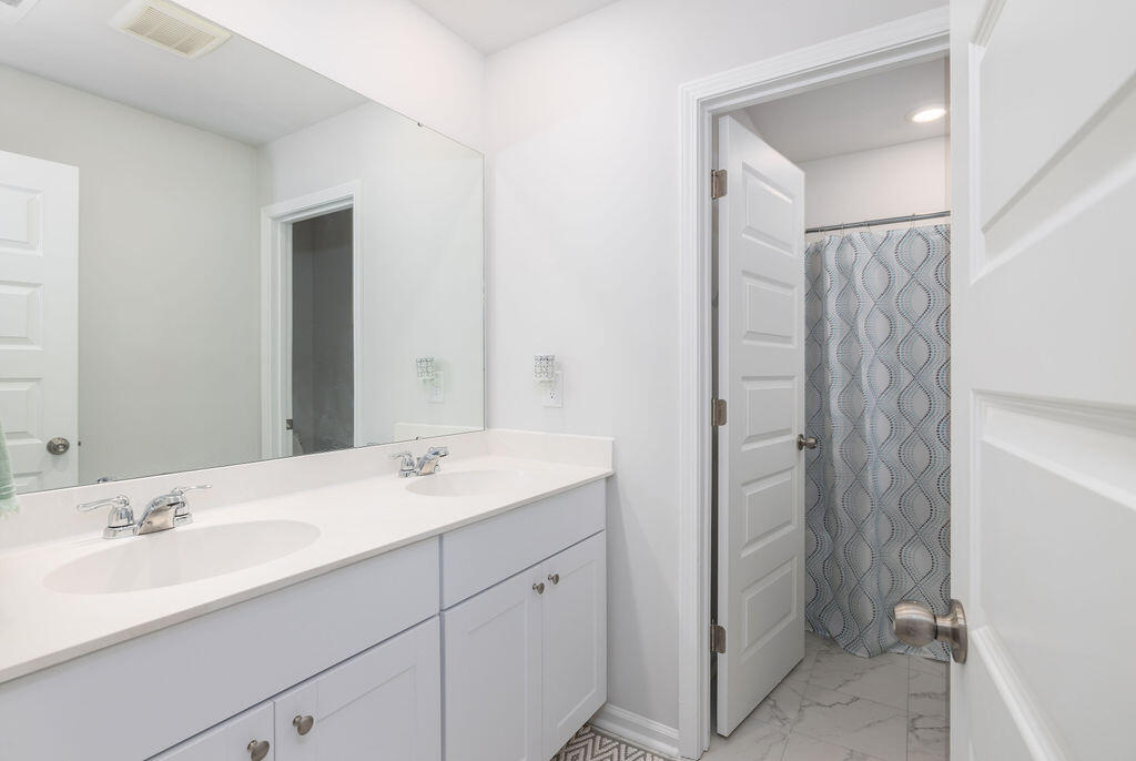538 Spanish Wells Road Summerville, SC 29486 - Photo 31 of 41 large upstairs bathroom