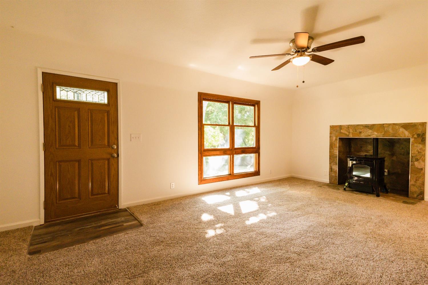 31838 Comanche Road Coarsegold, CA 93614 - Photo 17 of 19 wooden floor and window in an empty room