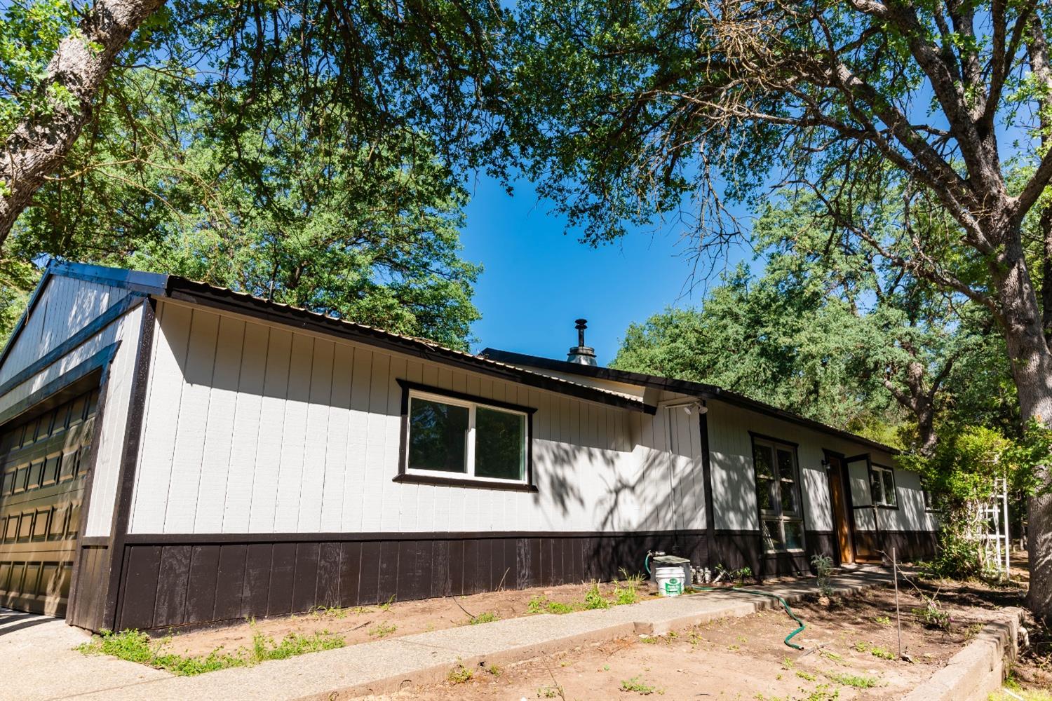 31838 Comanche Road Coarsegold, CA 93614 - Photo 2 of 19 a front view of a house with a yard
