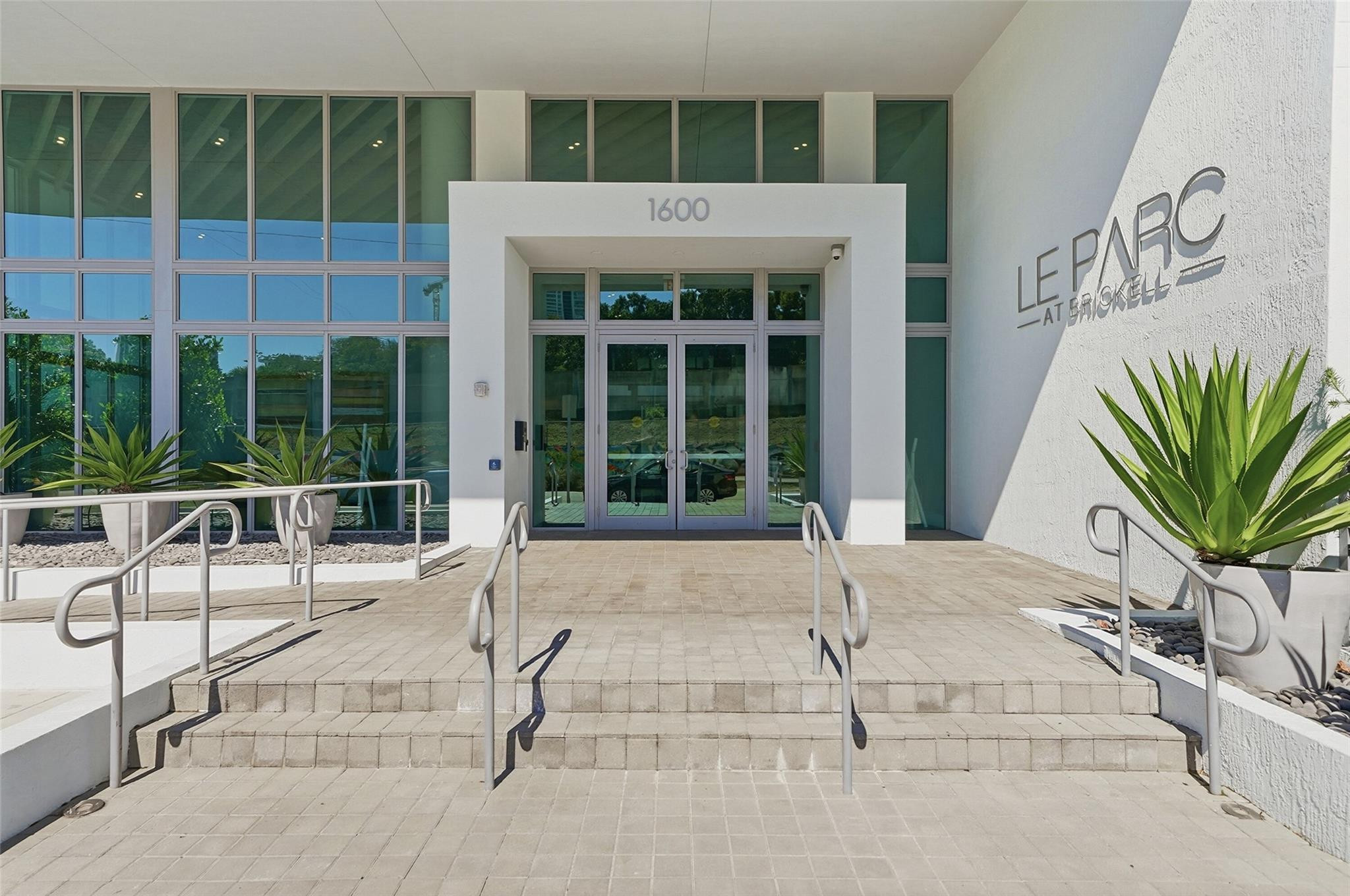 1600 Southwest 1st Avenue, Unit 510 Miami, FL 33129 - Photo 4 of 75 a building exterior with furniture