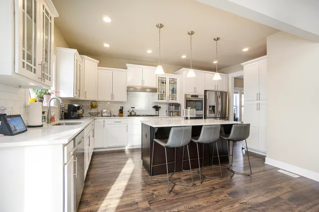 $699,995 | 7656 Canyon Drive, Kalamazoo, MI 49009