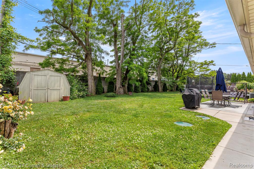 2138 Metzner Road Walled Lake, MI 48390 - Photo 36 of 38 Gallery Image 36