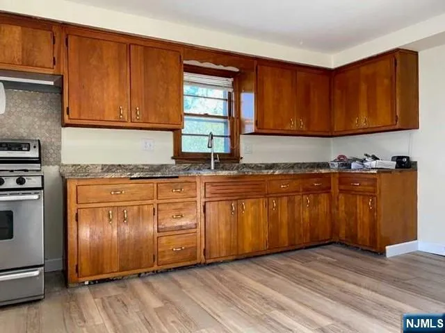 $1,995 | 175 Delafield Avenue, Unit 2, Lyndhurst, NJ 07071