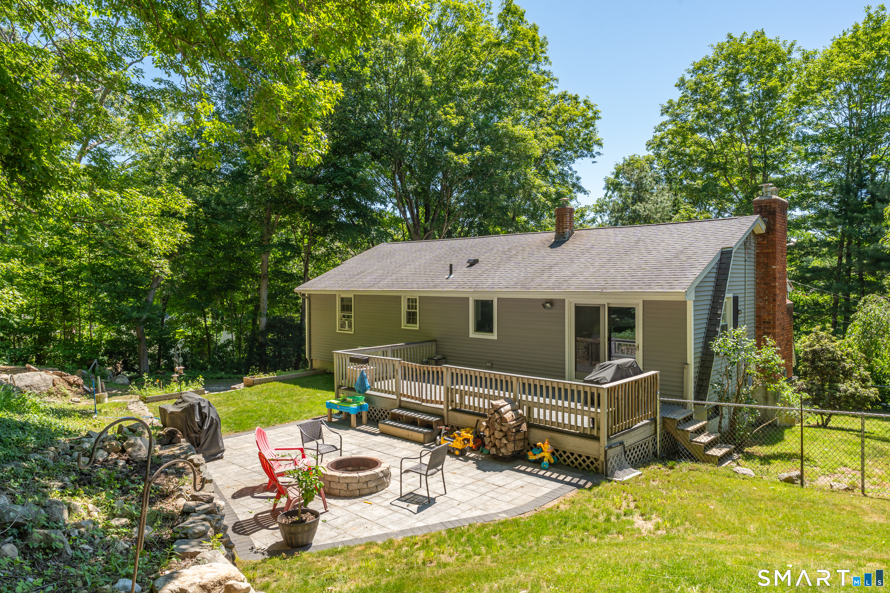 339 Boston Post Road East Lyme, CT 06333 - Photo 3 of 40