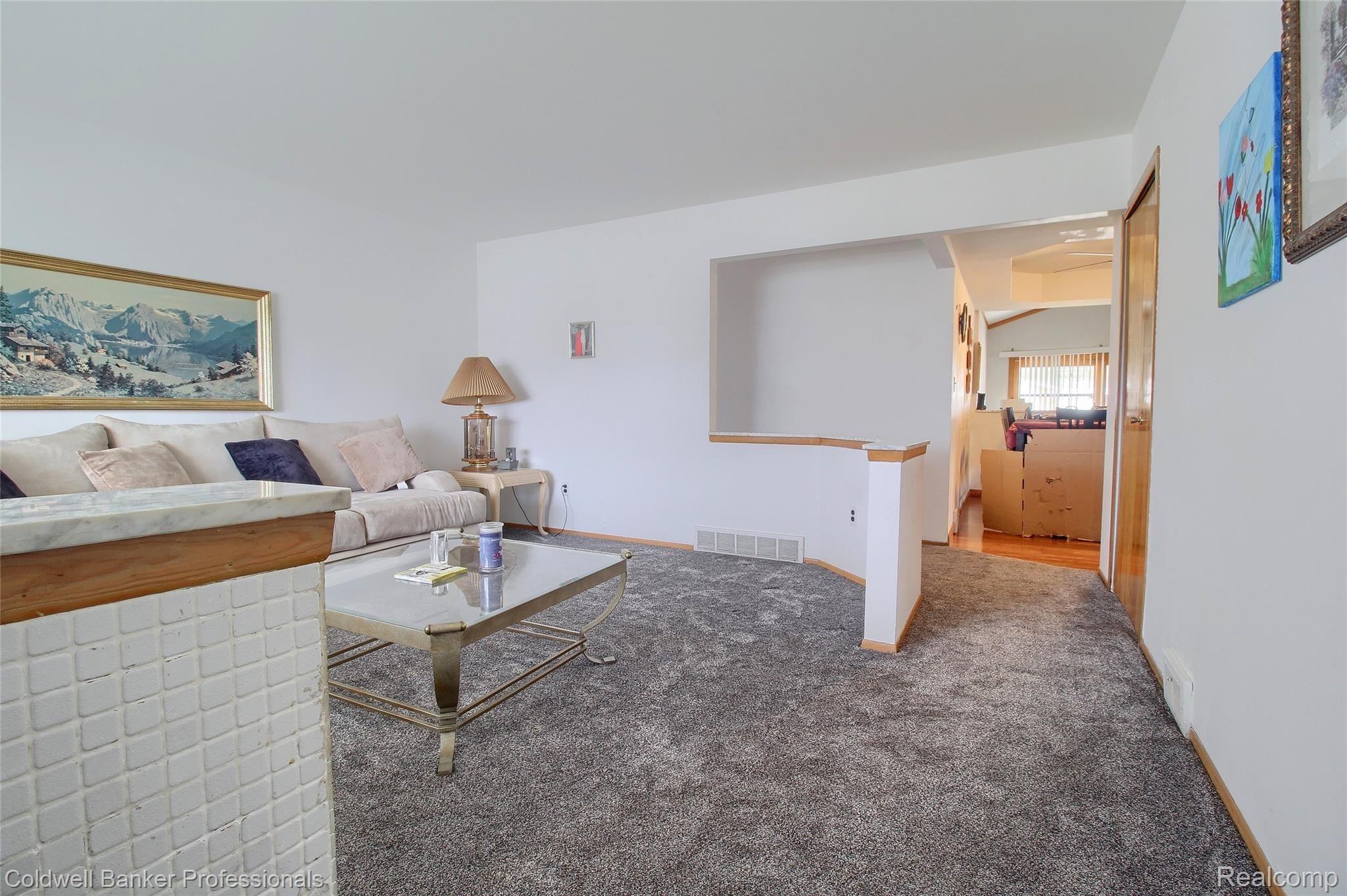 3-Living Room.jpg