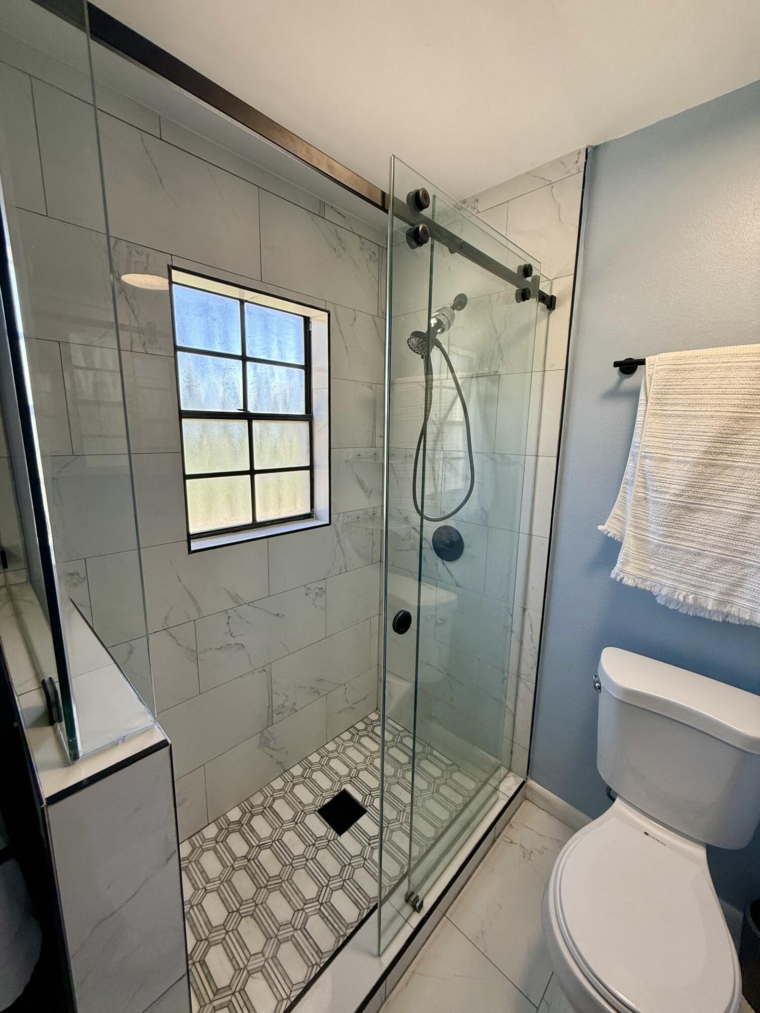 411 West Avenida Del Rio Clewiston, FL 33440 - Photo 18 of 29 a bathroom with a toilet and shower