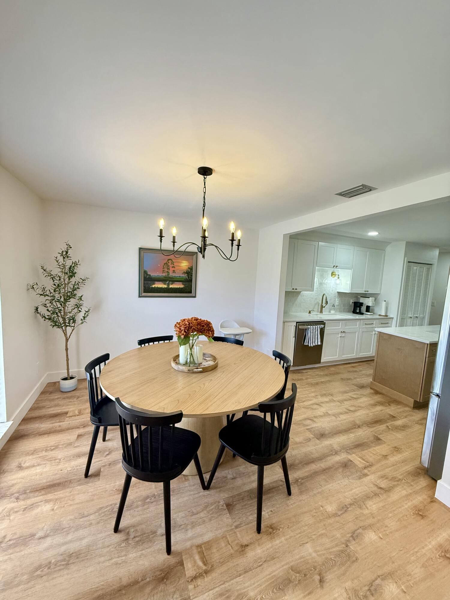 411 West Avenida Del Rio Clewiston, FL 33440 - Photo 10 of 29 a view of a dining room with furniture