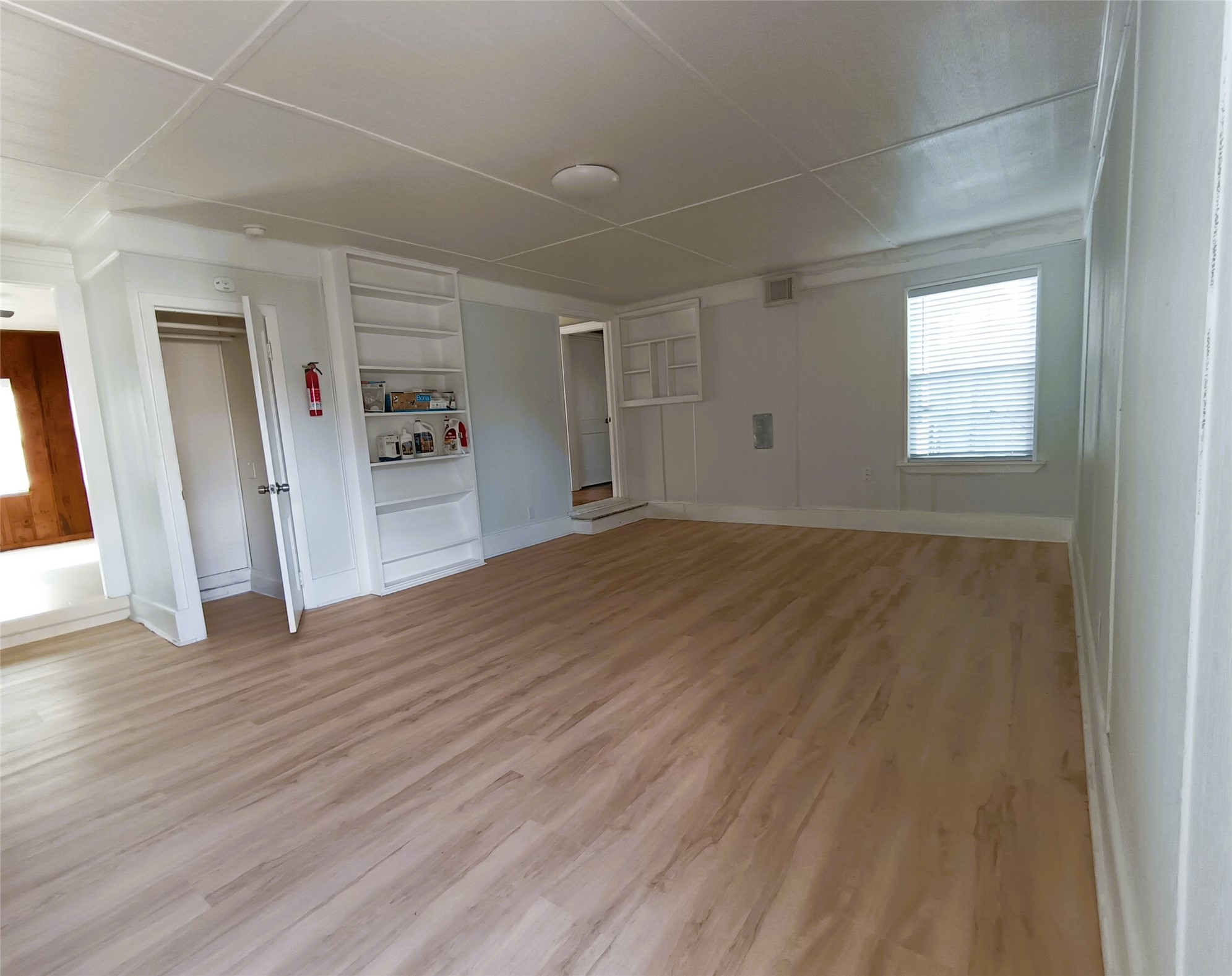 6906 Van Etten Street Houston, TX 77021 - Photo 8 of 30 Game/Utility Room First Floor with New Vinyl
