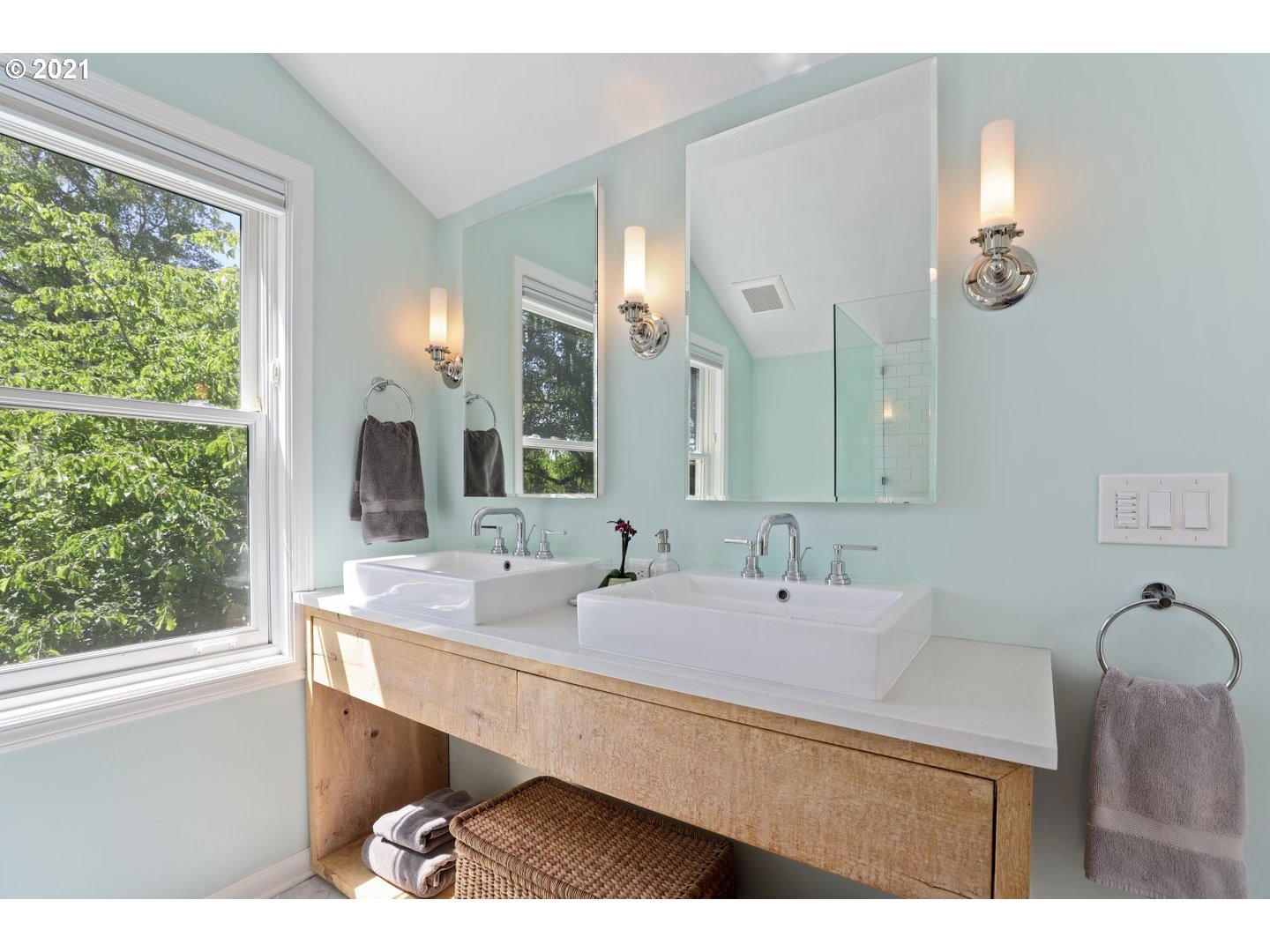 2680 Southwest Maple Lane Portland, OR 97225 - Photo 19 of 32 Gallery Image 19