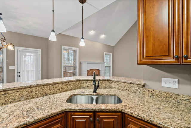 $699,500 | 208 Markie Drive, Clarksville, TN 37043