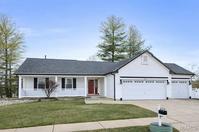 $450,000 | 102 Meramec Meadows Court, Fenton, MO 63026