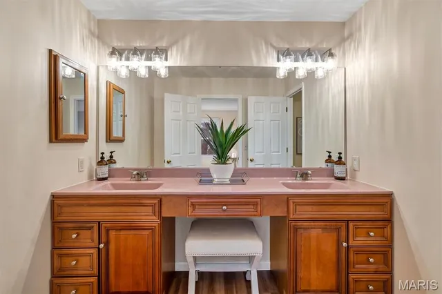 $450,000 | 102 Meramec Meadows Court, Fenton, MO 63026