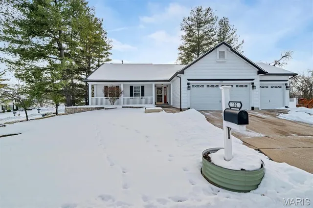 $450,000 | 102 Meramec Meadows Court, Fenton, MO 63026