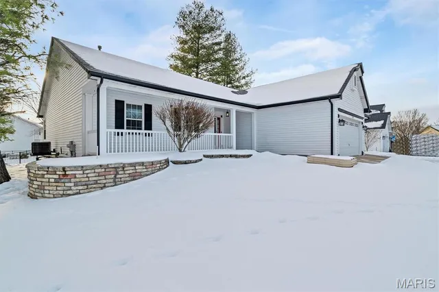 $450,000 | 102 Meramec Meadows Court, Fenton, MO 63026